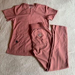Women’s carhartt scrub set